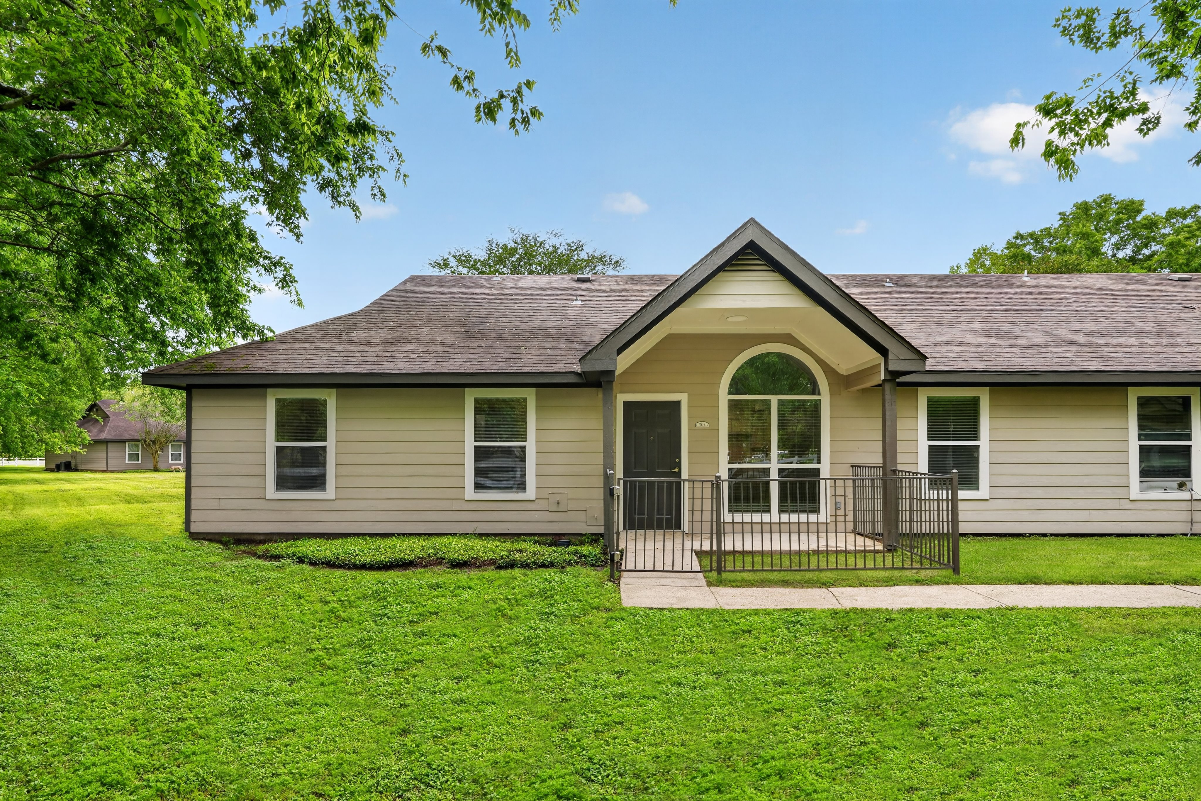 Exerior building at Dayton Park Apartments in Dayton TX